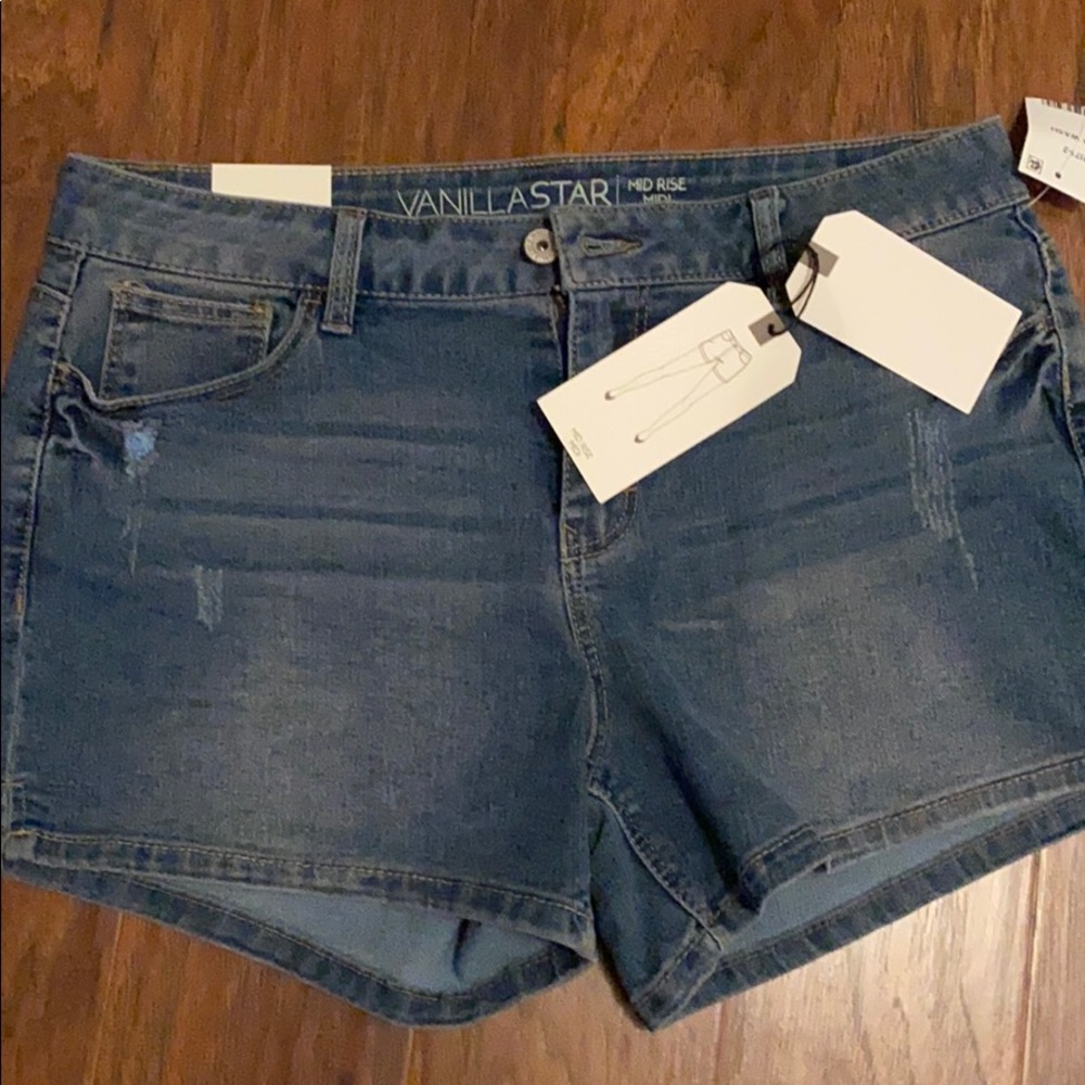 Vanilla star mid rise midi shorts!